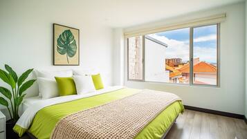 3 bedrooms, iron/ironing board, internet, bed sheets