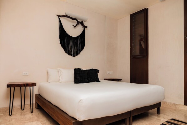 Departamento exclusivo | Caja de seguridad en la habitación y tabla de planchar con plancha 