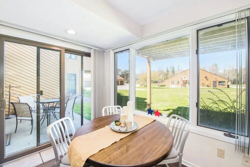 Cozy Condo Harbor Springs