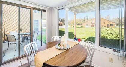 Cozy Condo Harbor Springs