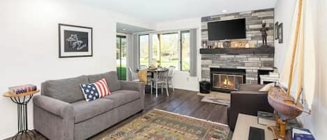 Télévision, cheminée