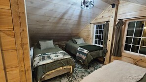 3 bedrooms, free WiFi, bed sheets, wheelchair access