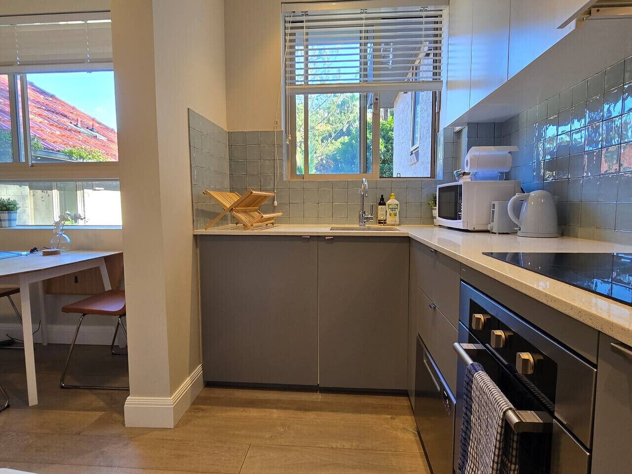 冰箱、微波炉、烤箱、炉灶