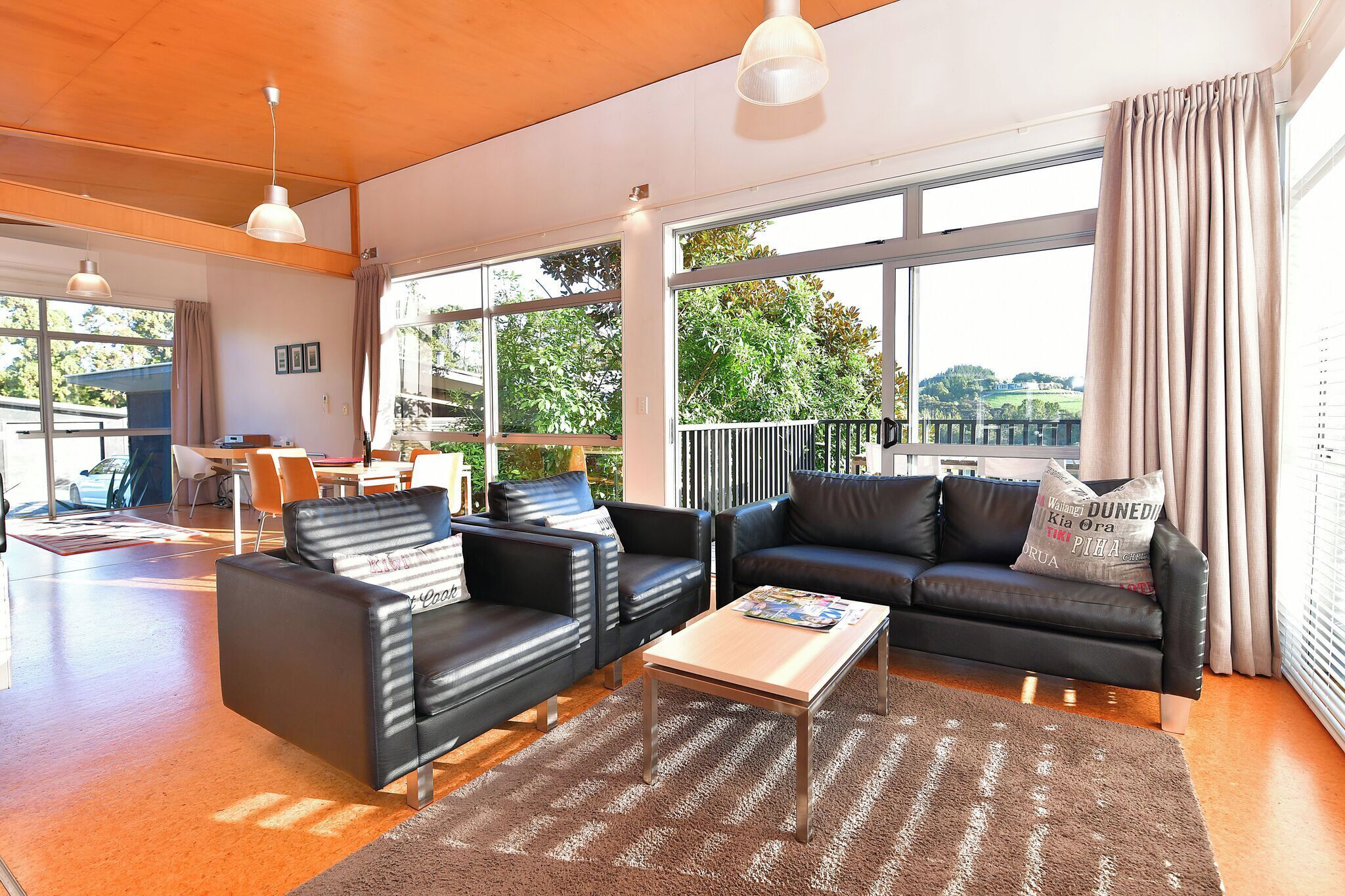 奢華獨棟房屋, 2 間臥室, 花園景觀 | 起居區 | 45-吋 LCD 液晶電視、衛星頻道、壁爐、 DVD 播放機