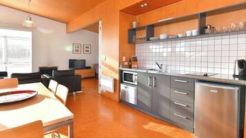 Luxury House, 2 Bedrooms, Garden View | Private kitchen | Electric kettle, high chair