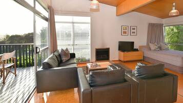 In-room safe, iron/ironing board, free WiFi, bed sheets