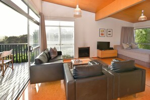 In-room safe, iron/ironing board, free WiFi, bed sheets