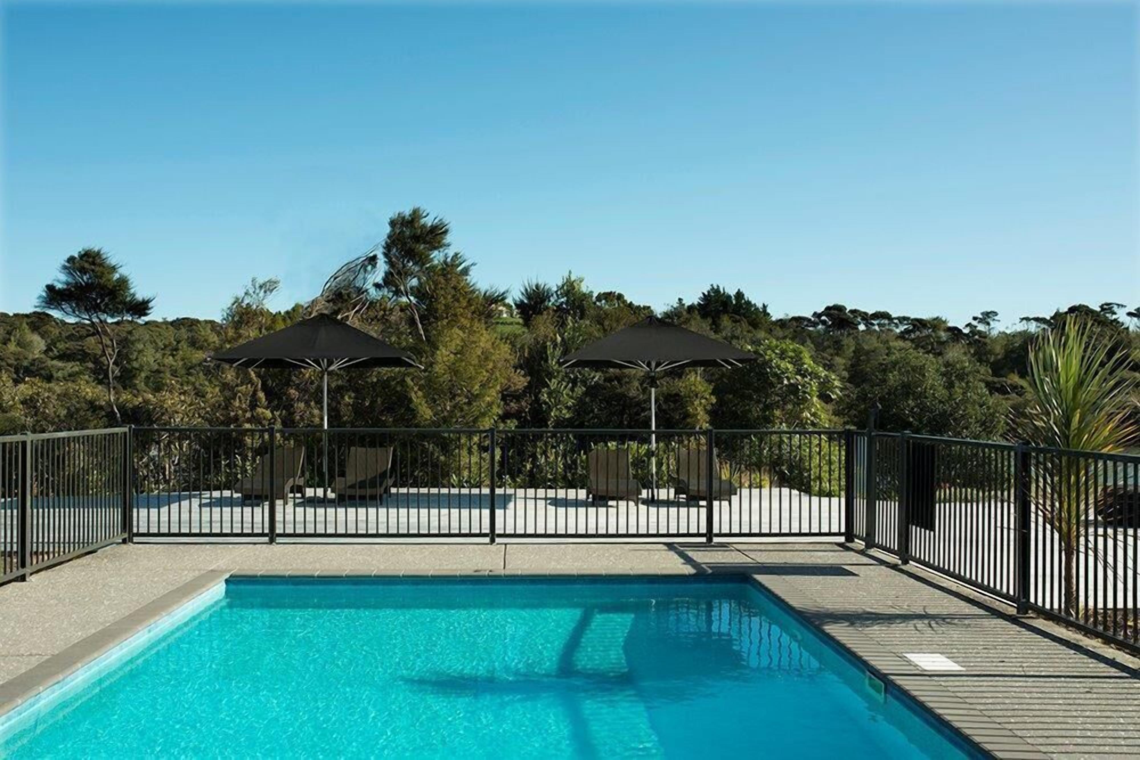 Kolam renang outdoor musiman