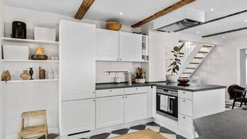 Micro-ondes, four, plaque de cuisson, lave-vaisselle