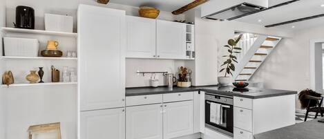 Micro-ondes, four, plaque de cuisson, lave-vaisselle