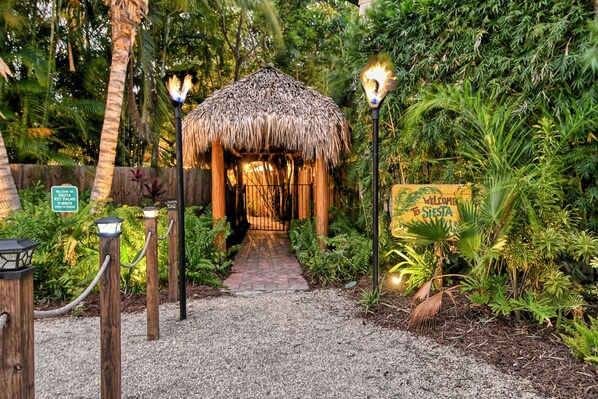 المنطقة المحيطة بالمنشأة