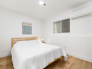 2 slaapkamers, een bureau, een strijkplank/strijkijzer, wifi