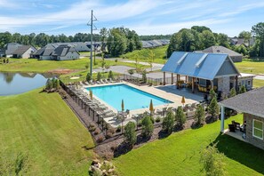 Pool - Charming 3-BDR townhome, end-unit w/ pool access (Auburn)