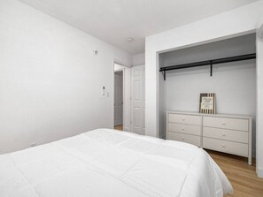 2 habitaciones, escritorio, tabla de planchar con plancha y wifi 