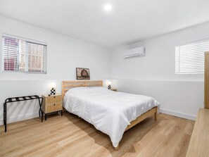 2 Schlafzimmer, Schreibtisch, Bügeleisen/Bügelbrett, WLAN