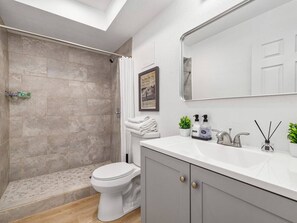 Hårtørrer, håndklæder