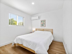 2 bedrooms, desk, iron/ironing board, WiFi - Chic Pueblo Loft – Your Weekend Escape Awaits (Pueblo)