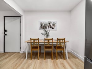 Dining - Designer Loft in Pueblo – Central Modern Comfort (Pueblo)