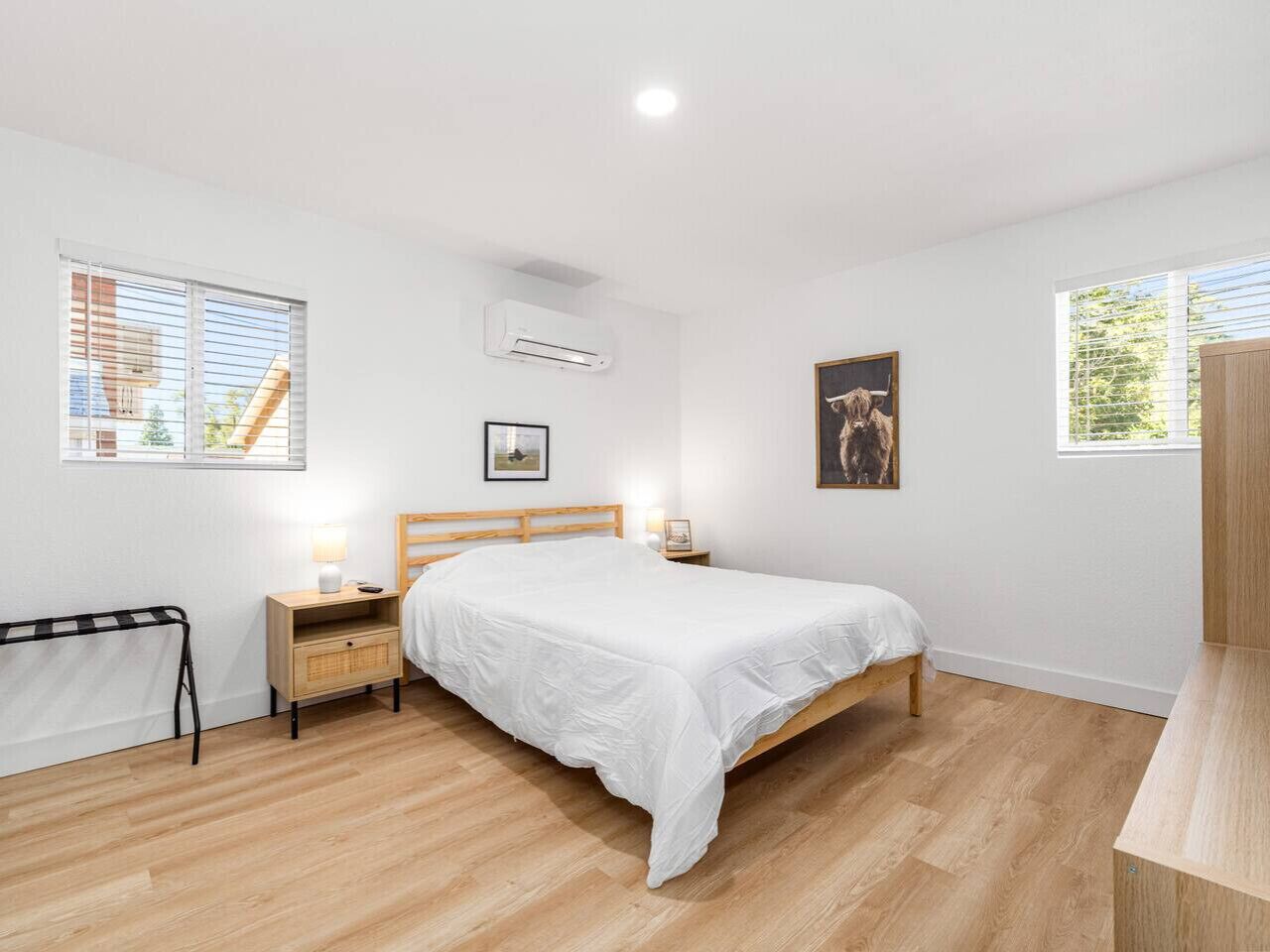 2 bedrooms, desk, iron/ironing board, WiFi