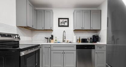 Spacious DT Pueblo Loft – Crew Ready!