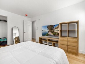 2 slaapkamers, een bureau, een strijkplank/strijkijzer, wifi