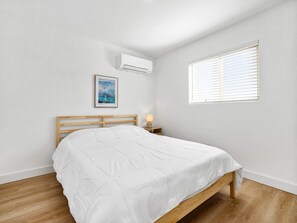 2 bedrooms, desk, iron/ironing board, WiFi