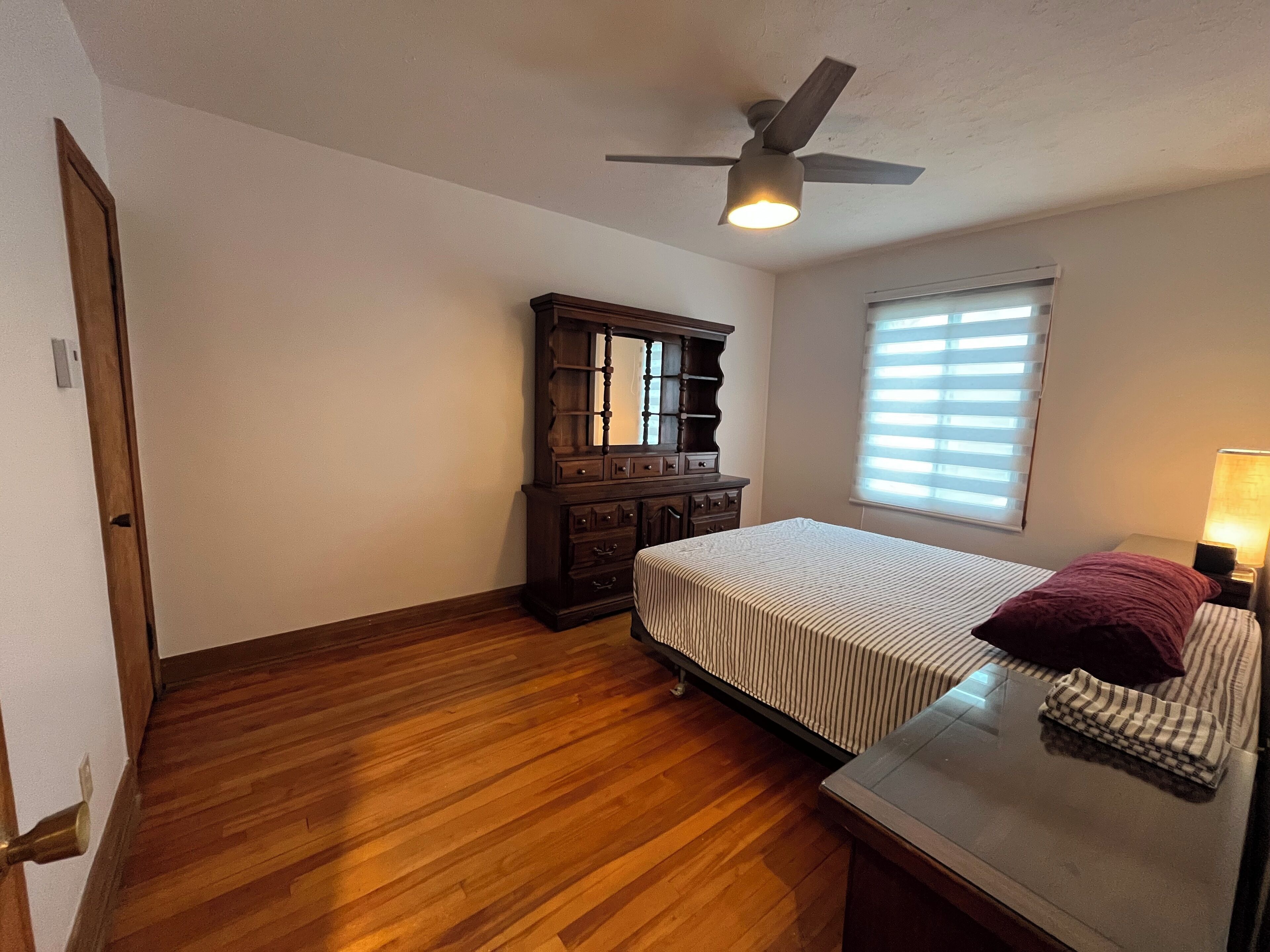 2 bedrooms, internet, bed sheets