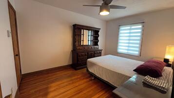 2 bedrooms, internet, bed sheets