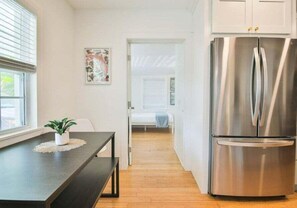 3 soverom, skrivebord, wi-fi (inkludert) og sengetøy