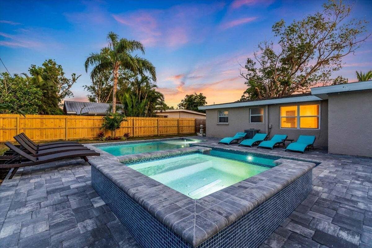 Een verwarmd zwembad