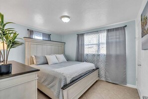 3 soverom, strykejern/-brett, wi-fi (inkludert) og sengetøy