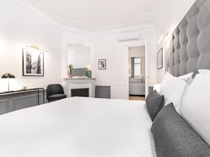 4 chambres, bureau, fer et planche à repasser, accès au Wi-Fi (inclus)