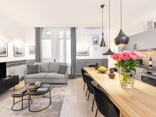LivinParis | Luxueux 4 Chambres Climatisé Auteuil Eiffel I