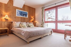 5 bedrooms, iron/ironing board, travel cot, free WiFi