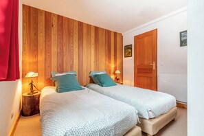 5 chambres, fer et planche à repasser, lit parapluie, Wi-Fi gratuit