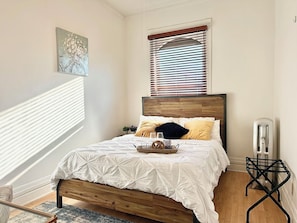 2 bedrooms, iron/ironing board, travel crib, free WiFi - Free parking+20 min to downtown Chicago (Oak Park)