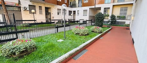 المنطقة المحيطة بالمنشأة