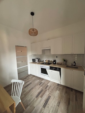 Microwave, oven, stovetop, dishwasher