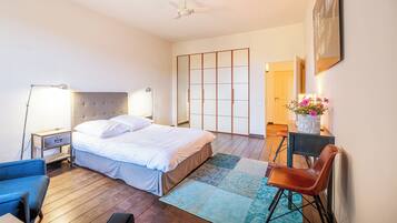 La Chambre Bleue | Iron/ironing board, free WiFi