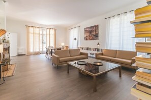 La Renarde | Living area - Château de Campuget (Manduel)