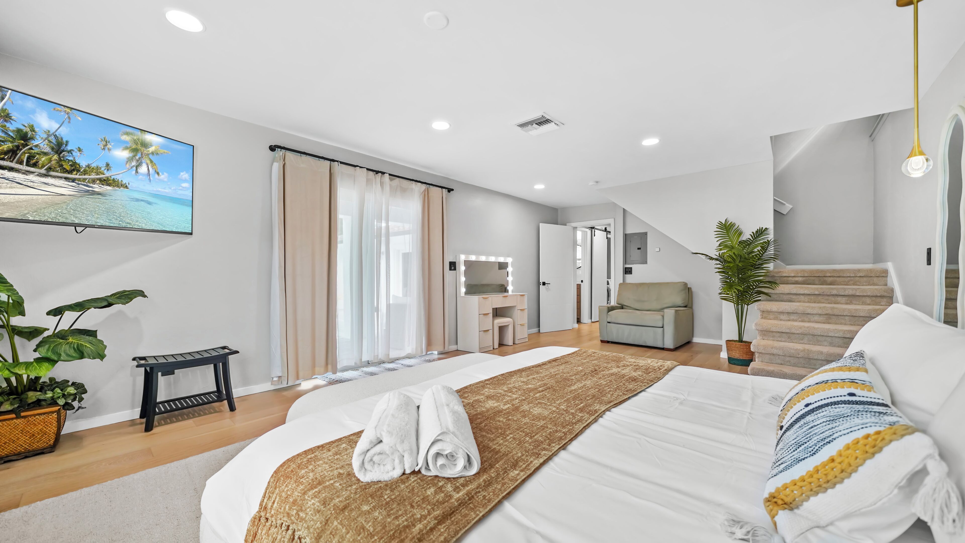 4 habitaciones, escritorio, tabla de planchar con plancha y wifi gratis 