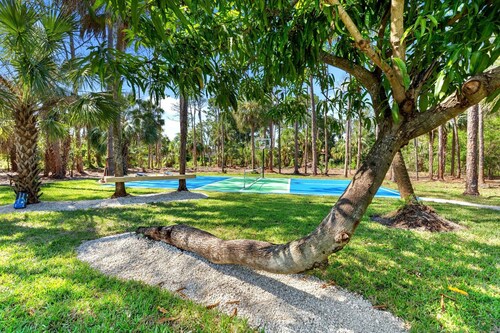 Naples Retreat – Pool, Pickleball & Cabana Oasis