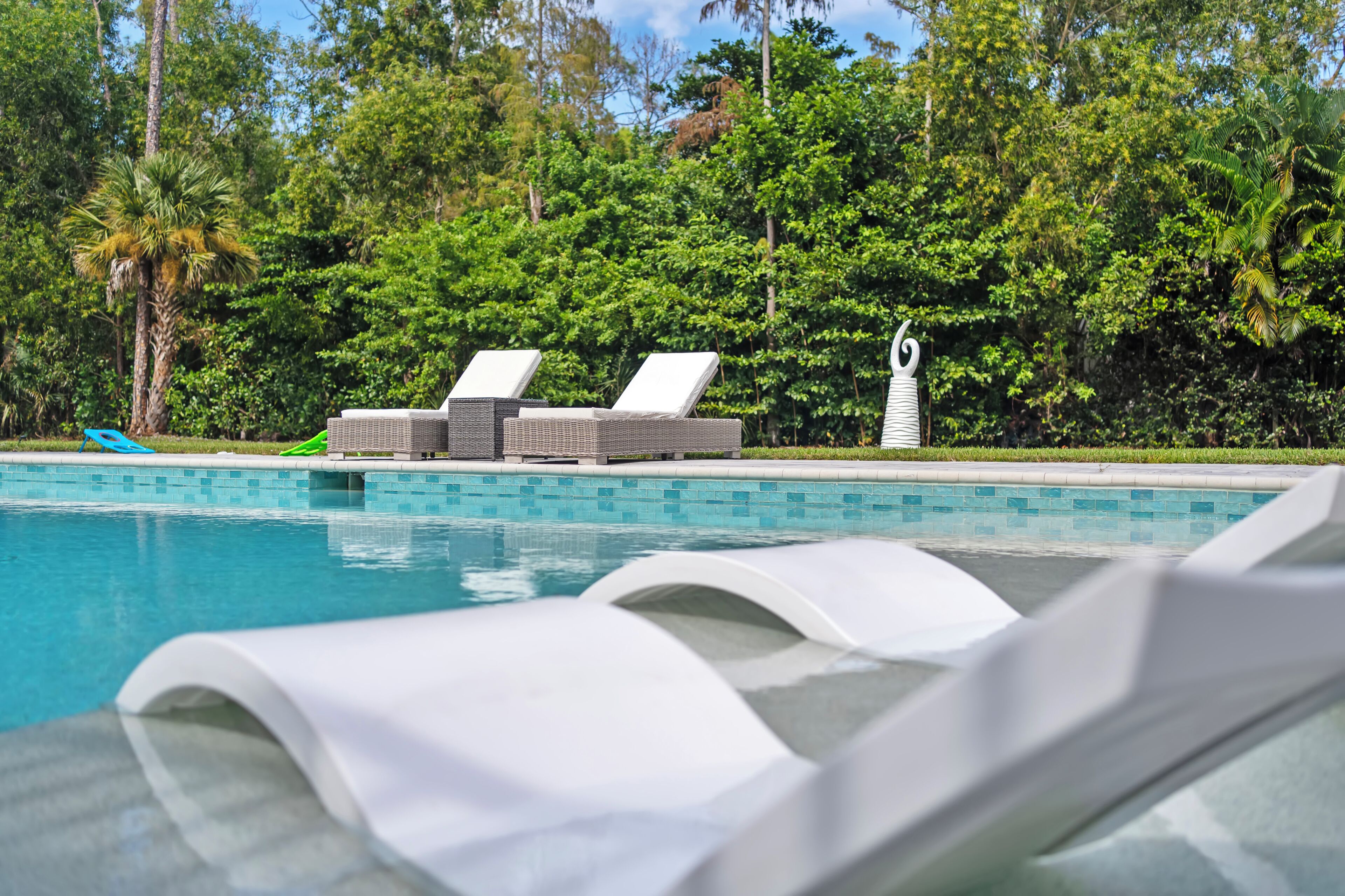 Alberca al aire libre y alberca climatizada