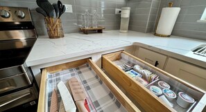 ميكروويف، فرن، موقد طهي مسطح، غسالة أطباق