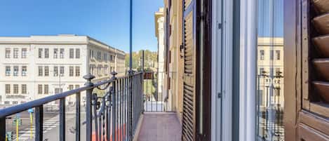 Deluxe Double Room | Terrace/patio