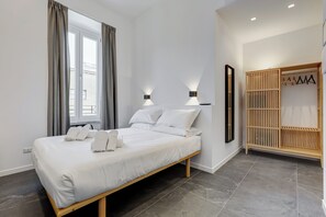 Deluxe Double Room | In-room safe, desk, laptop workspace, blackout drapes - RELAIS SAN GIOVANNI (Rome)