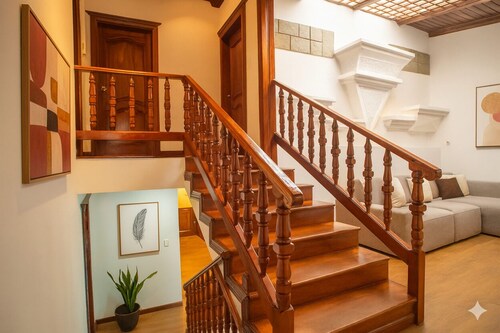 La Casa de los Momentos  Para Familias