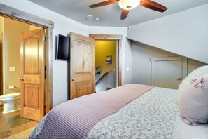 مكواة/لوح كي وسرير سفر وواي فاي وملاءات أسرّة