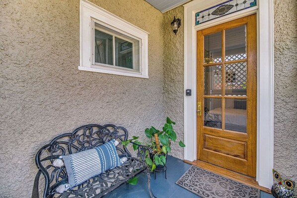 Property grounds - Pensacola • 1BR • Sleeps 2 • East Hill (Pensacola)