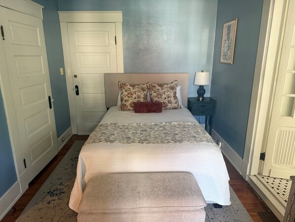 Desk, free WiFi, bed sheets